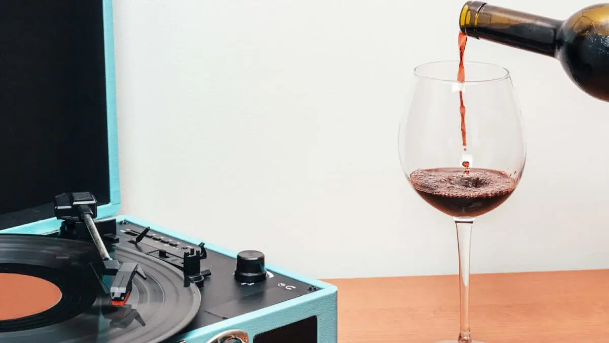 Skapa den perfekta vinupplevelsen med rätt temperatur illustration